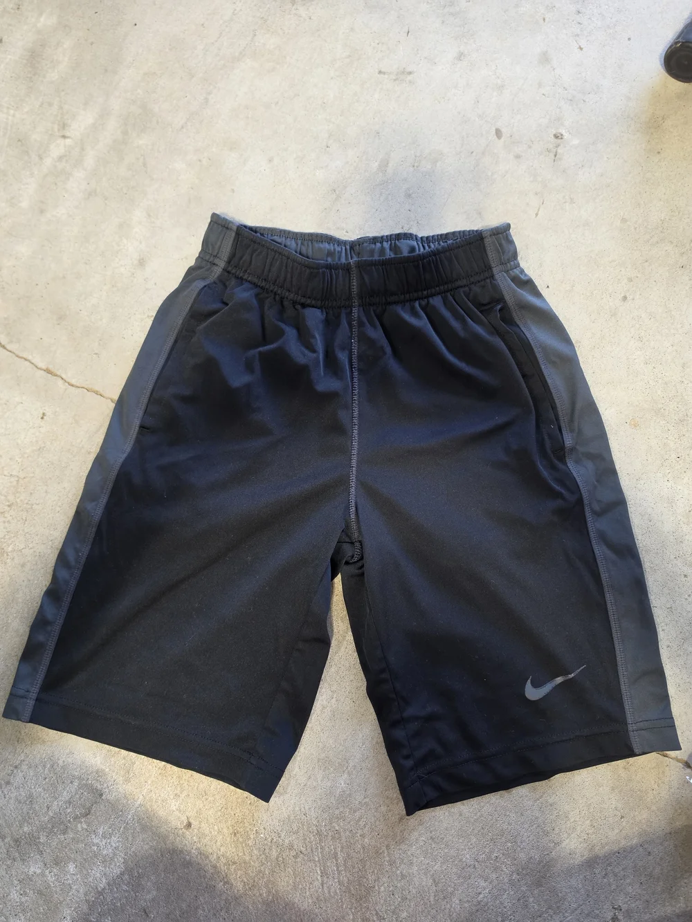 Boys Nike Dri-FIT Black Athletic Shorts Size Small